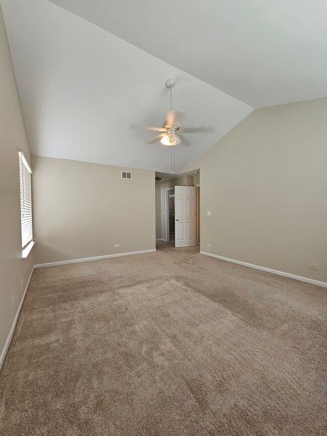 Building Photo - 420 Merry Oaks Rd