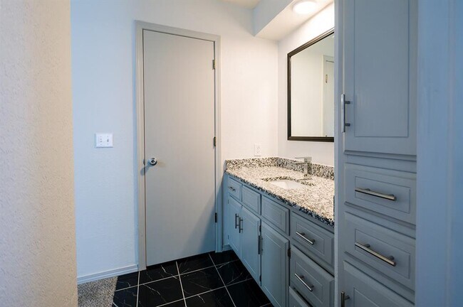 Building Photo - 3215 Woodsboro Dr