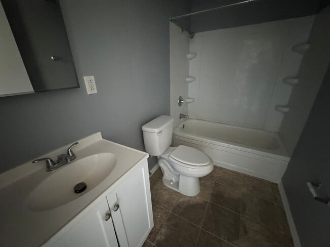 Building Photo - Warren Park 2 Bedroom Apartment with Balcony