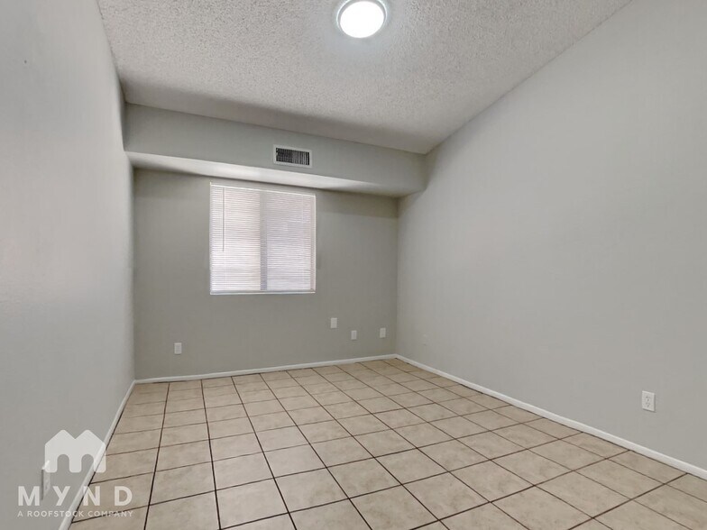 Building Photo - 11169 N 82nd Ln