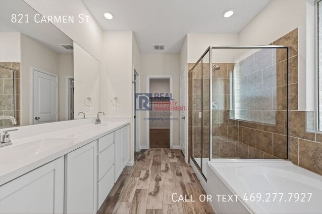 Building Photo - 821 Carmen St