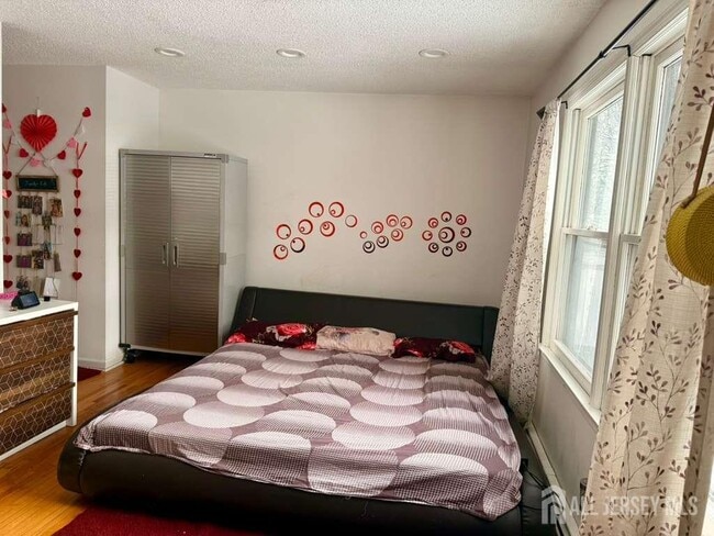 Building Photo - 10 Nutmeg Ct