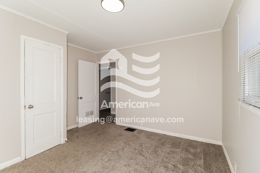 Building Photo - 3905 Ford St