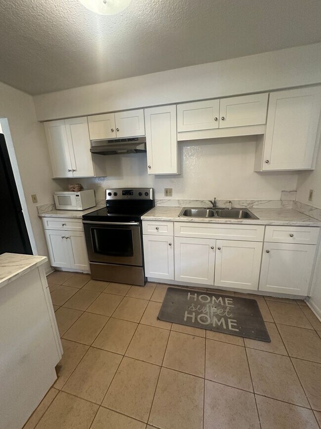 Building Photo - MOVE-IN SPECIAL: Receive $500 off your second month’s rent!
