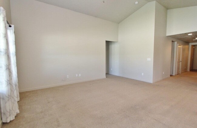 Building Photo - Immaculate Single-Level Home
