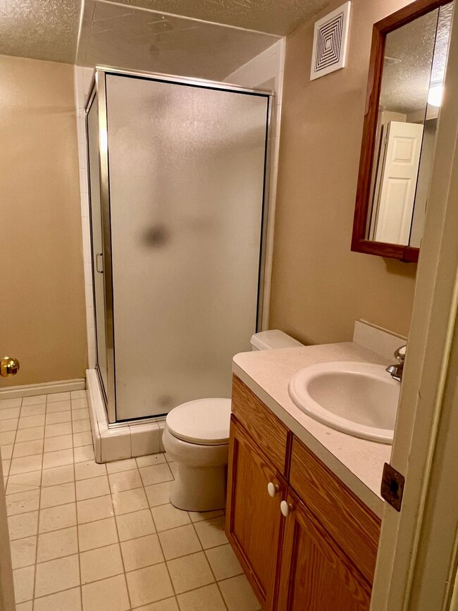 Building Photo - Cozy Orem Condo Near Everything!