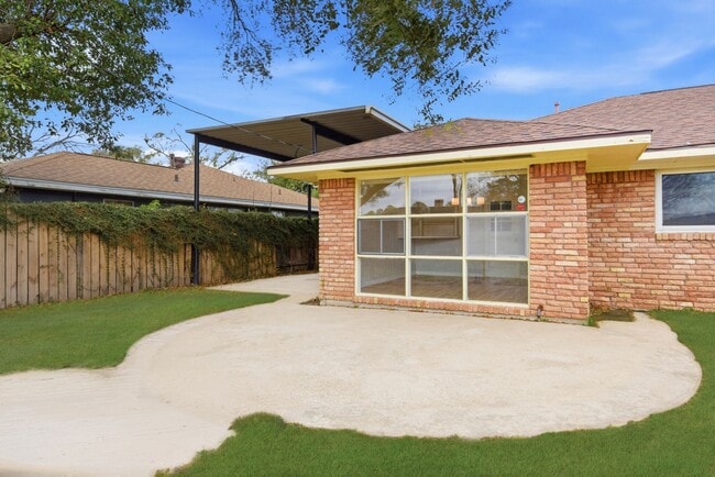 Building Photo - 4929 Libbey Dr