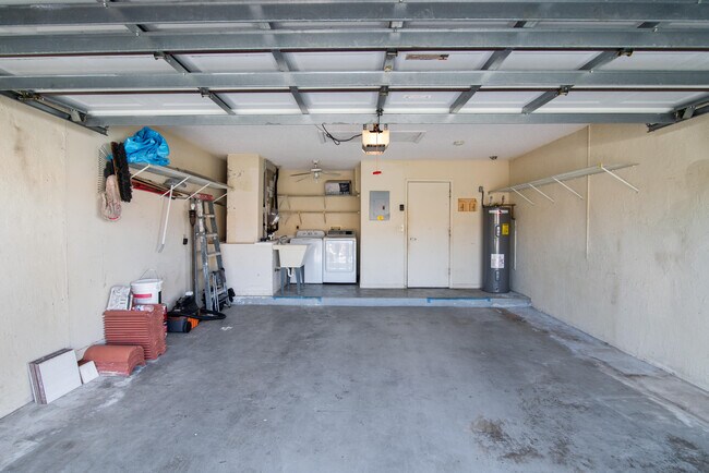Building Photo - 7842 Villa Nova Dr N