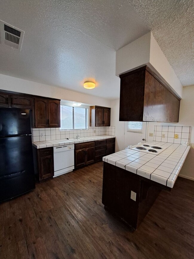 Building Photo - 4090-4094 N. Feland Ave.