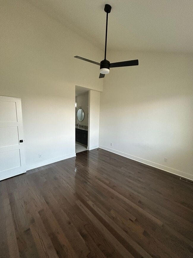 Building Photo - 109-111 Oakwood Ct