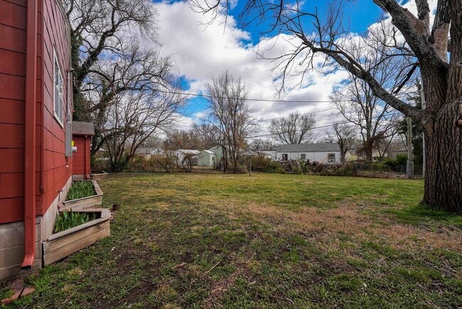 Building Photo - 1405 Edgemoor Dr