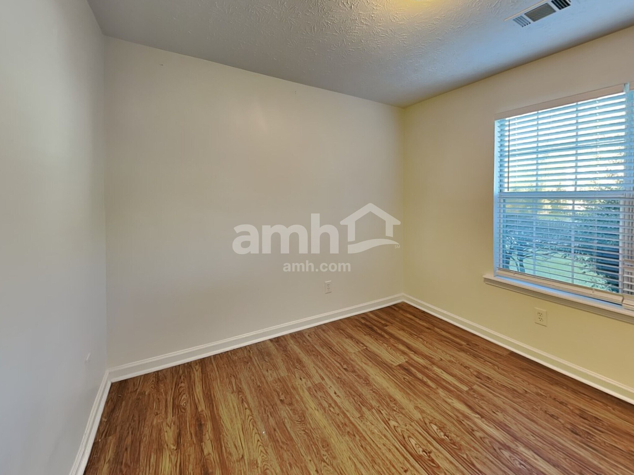 Building Photo - 755 Allen's Landing Dr SE