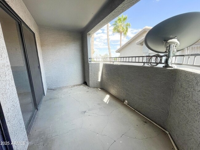 Building Photo - 2025 E Campbell Ave