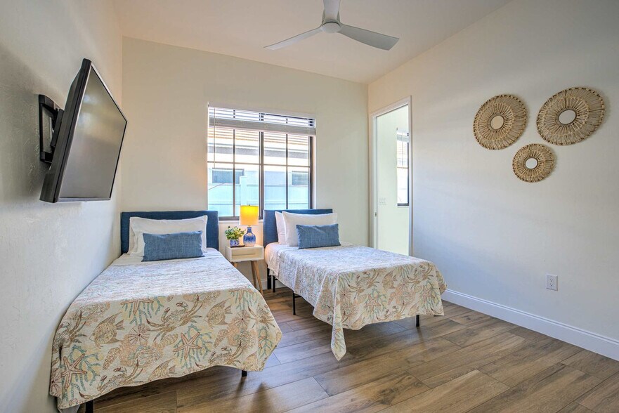 Building Photo - 685 107th Ave N