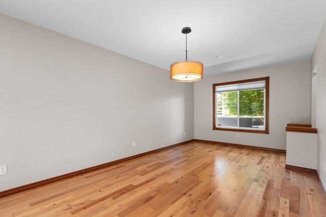 Building Photo - 3Bd/3Ba Seattle House