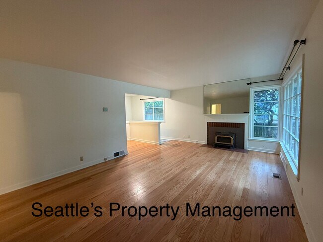 Building Photo - ***FREE OCTOBER RENT***  Deceptively Large...