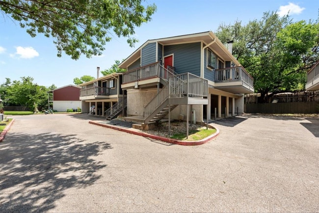 Building Photo - Updated one bedroom condo in heart of Austin!