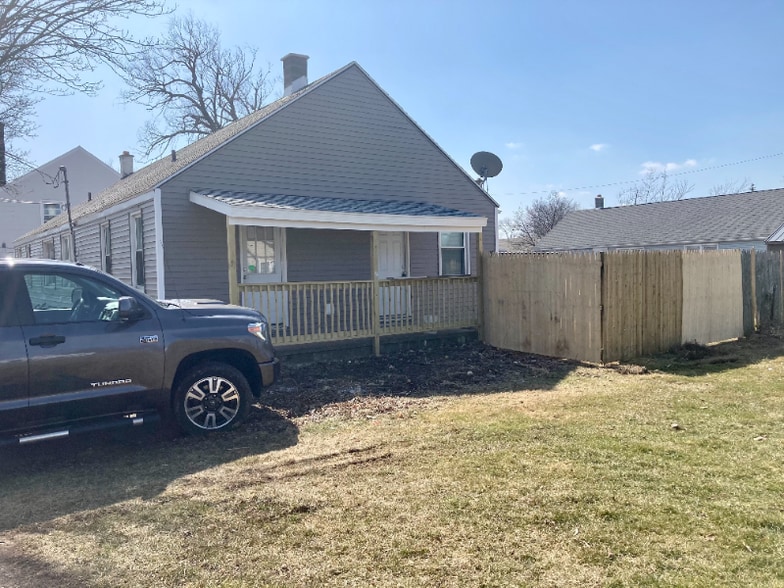 Primary Photo - 15 Channing Pl