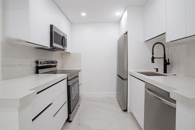 Building Photo - 13250 SW 7th Ct