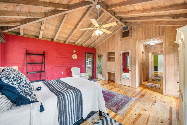 Building Photo - 334 Palm Trail