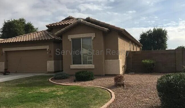 Building Photo - 4745 E Bellerive Dr