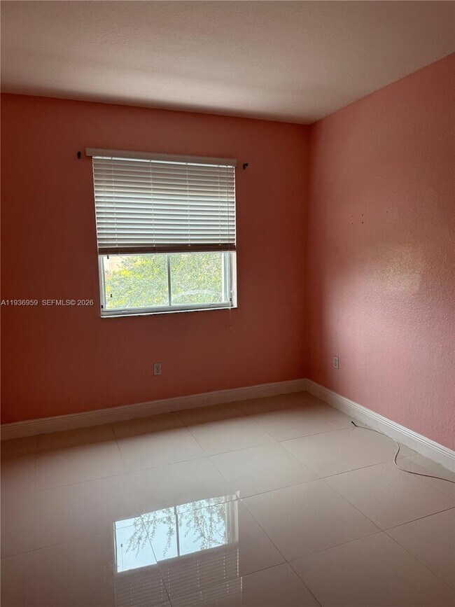 Building Photo - 3951 NE 13th Dr