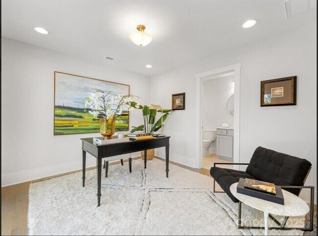 Building Photo - A cozy and spacious 4-bedroom, 5-bath home...