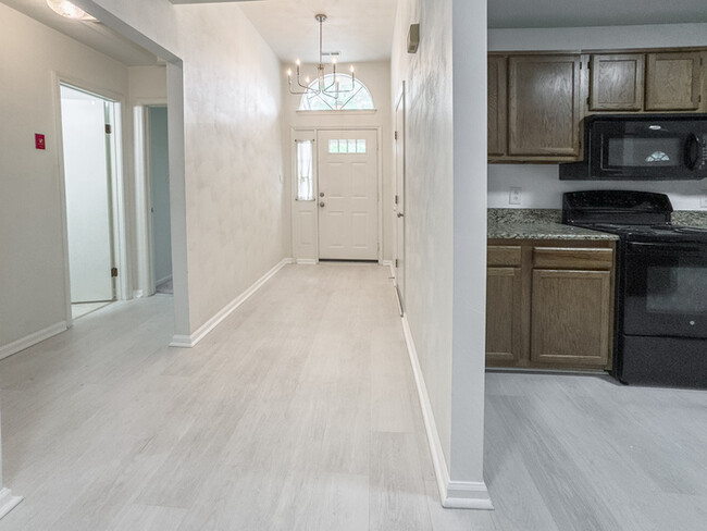Building Photo - LOVELY STRAWBRIDGE HOME FOR RENT!!!