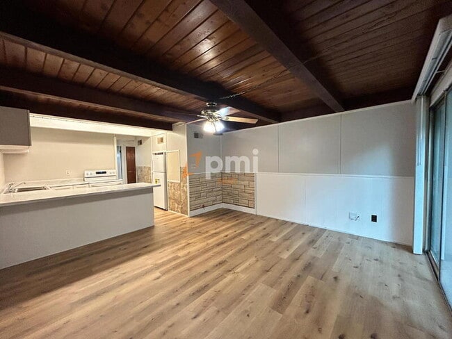 Building Photo - 517 Bies St