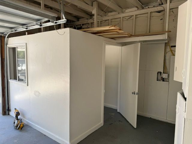 Building Photo - 15077 Adams Dr