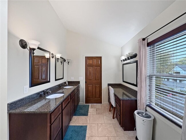 Building Photo - 4407 Curve Ave