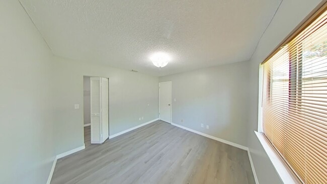 Building Photo - Beautiful 3-bedroom, 2-bath in the peaceful Ocala Park Estates Community