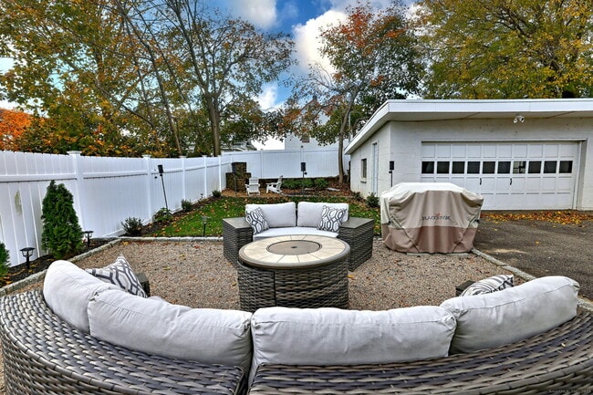 Building Photo - 40 Hazelwood Ave