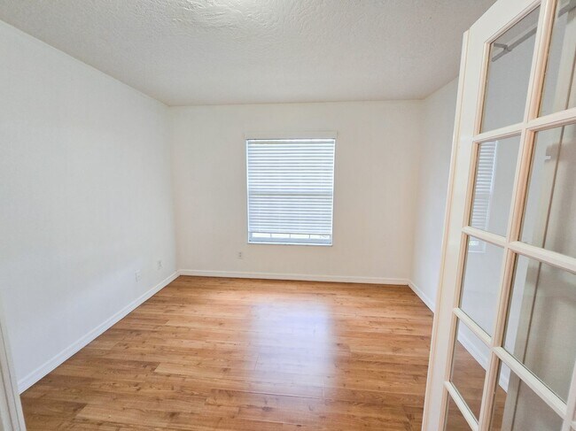 Building Photo - Charming 3 bed 2 bath house in Palm Bay