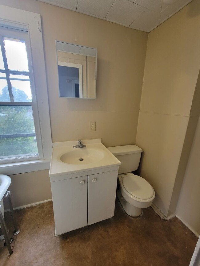 Building Photo - 362 Tolbert Ave