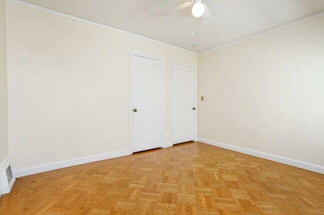 Building Photo - 818 Collier Dr