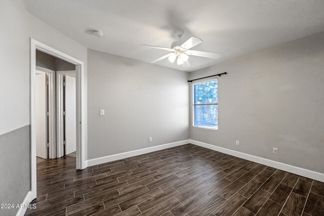 Building Photo - 2075 S Peppertree Dr