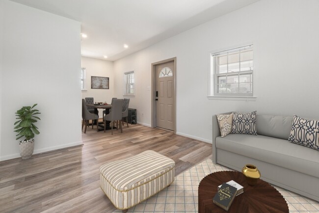 Building Photo - 1006 S Quinn St