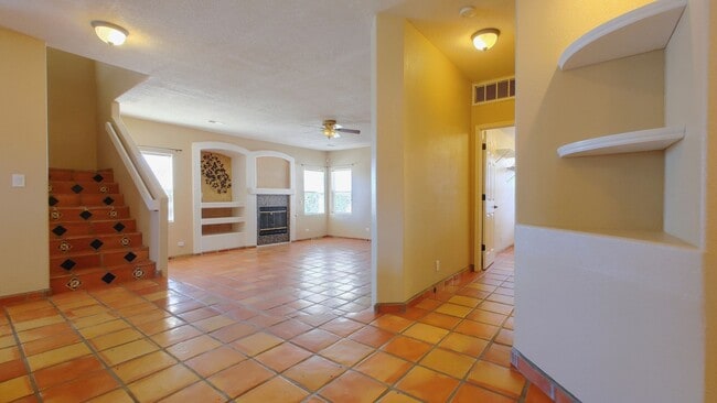 Building Photo - Magnificent 4 Bedroom, 2.5 Bath in Rio Rancho!