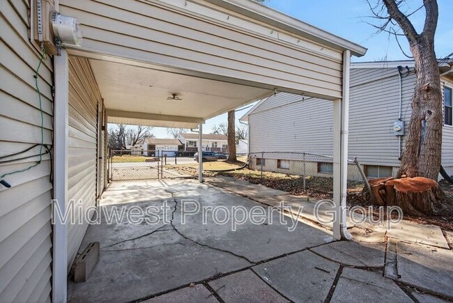 Building Photo - 36 Jamestown Dr