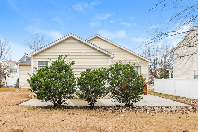 Building Photo - 15123 De Havilland Dr