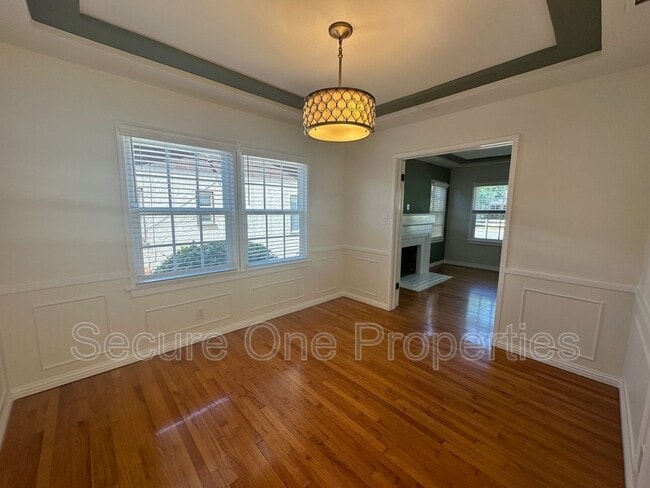 Building Photo - 340 W Spazier Ave