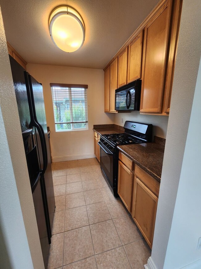 Building Photo - Clean Upstairs Unit In Convenient Location- Close to SDSU!