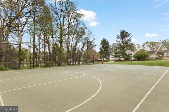 Building Photo - 12018 Golf Ridge Ct