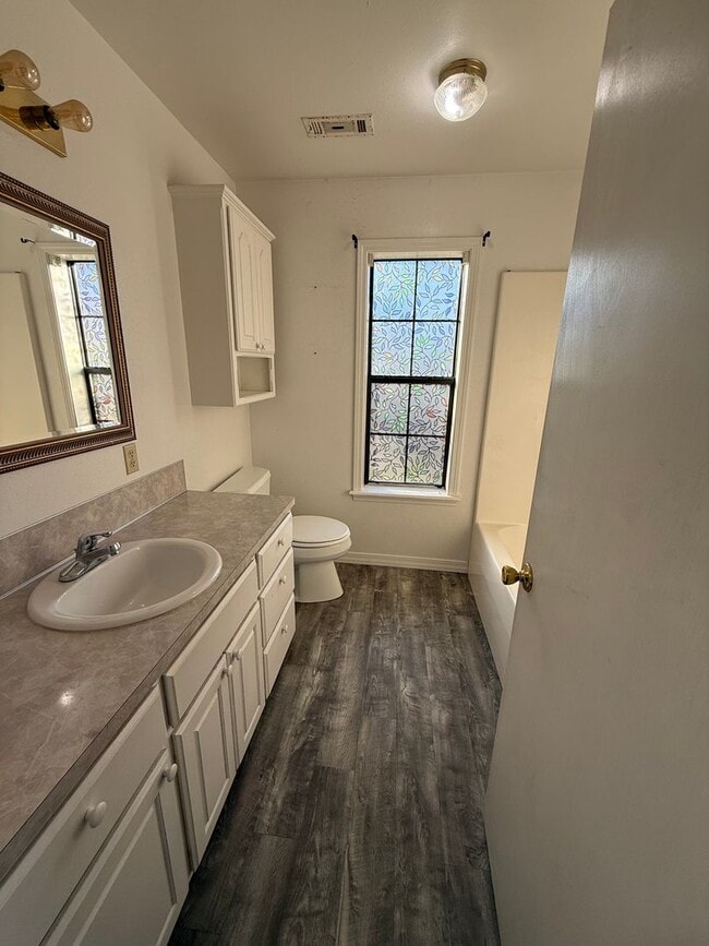 Building Photo - 404 S 7th Ave