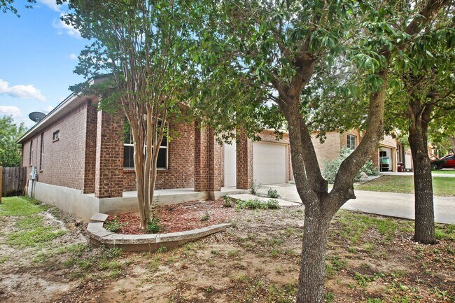 Building Photo - 3 Bedroom/2 Bath Alamo Ranch Subdivision