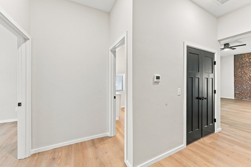 Building Photo - 1568 Lonsdale Ave