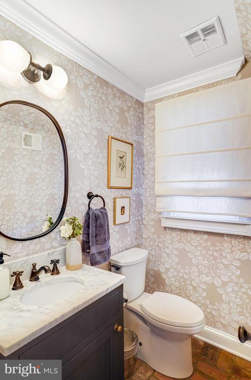 Building Photo - 7153 Main St