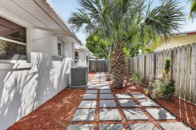 Building Photo - 5731 NE 17th Terrace