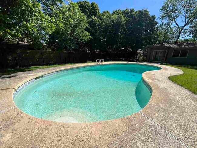 Building Photo - 5503 Hooper Dr